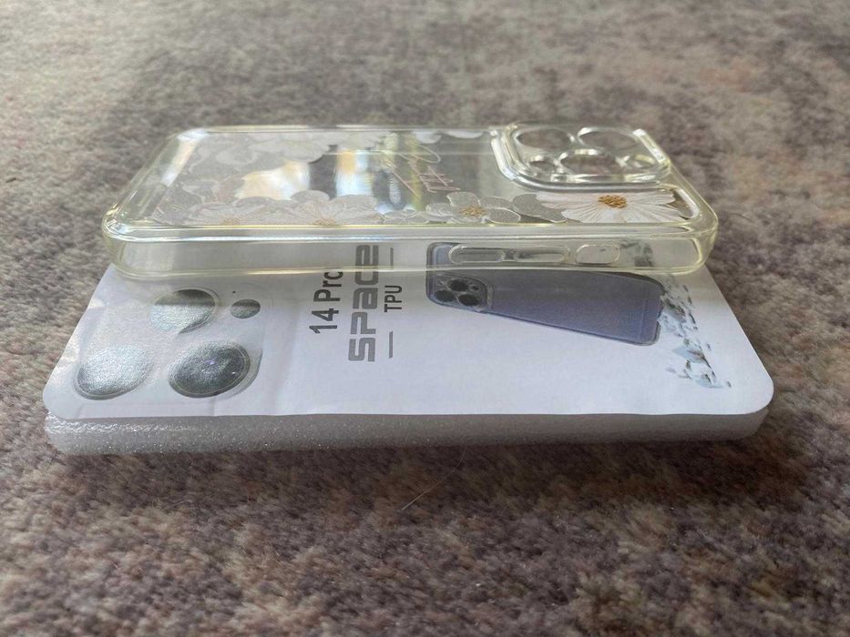Nowe etui IPhone 14 białe kwiaty
