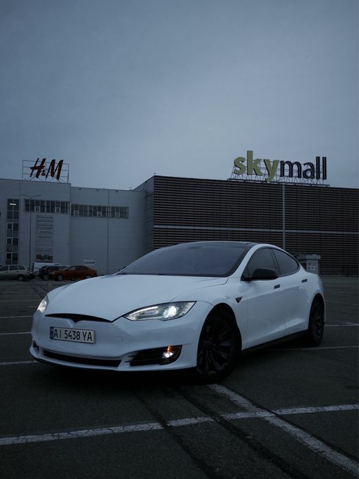 Tesla Model S P85