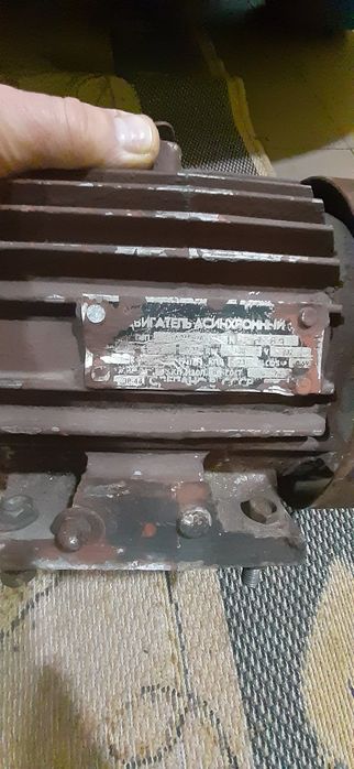 Продам асинхронный двигатель