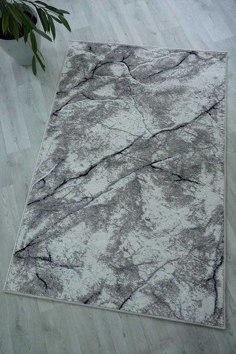 Сучасні килими в сірому кольрі