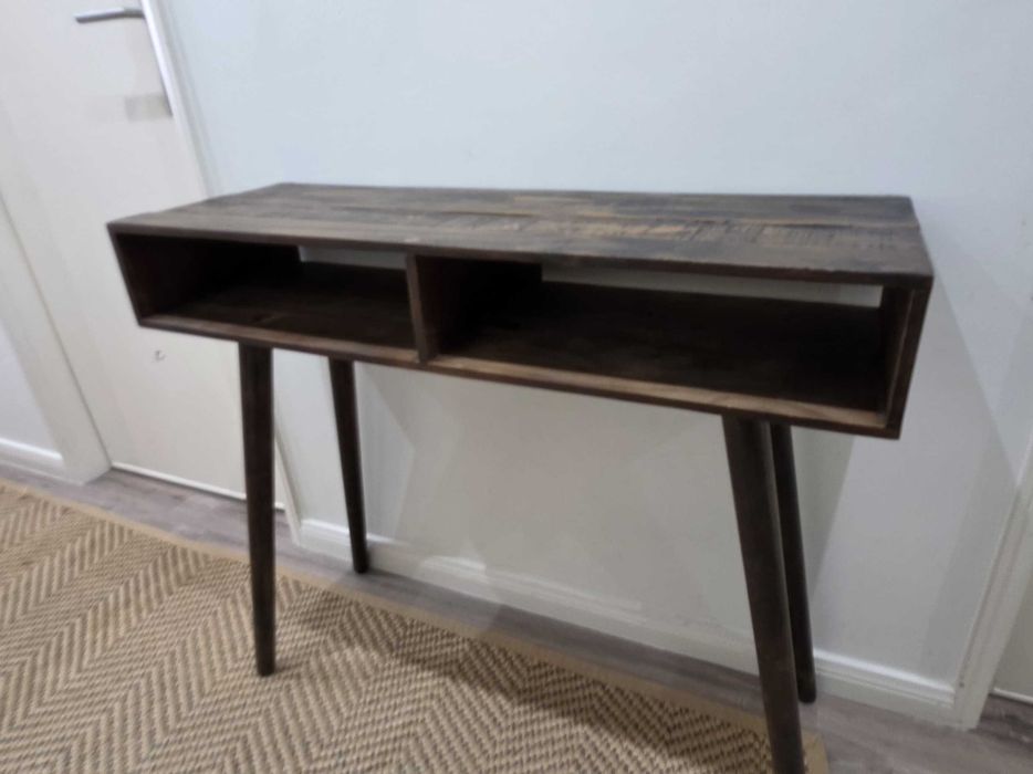 Consola Escandinava com efeito de madeira