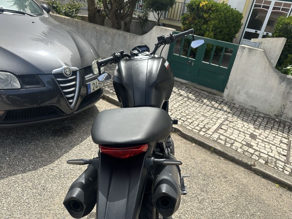 Ducati monste  696