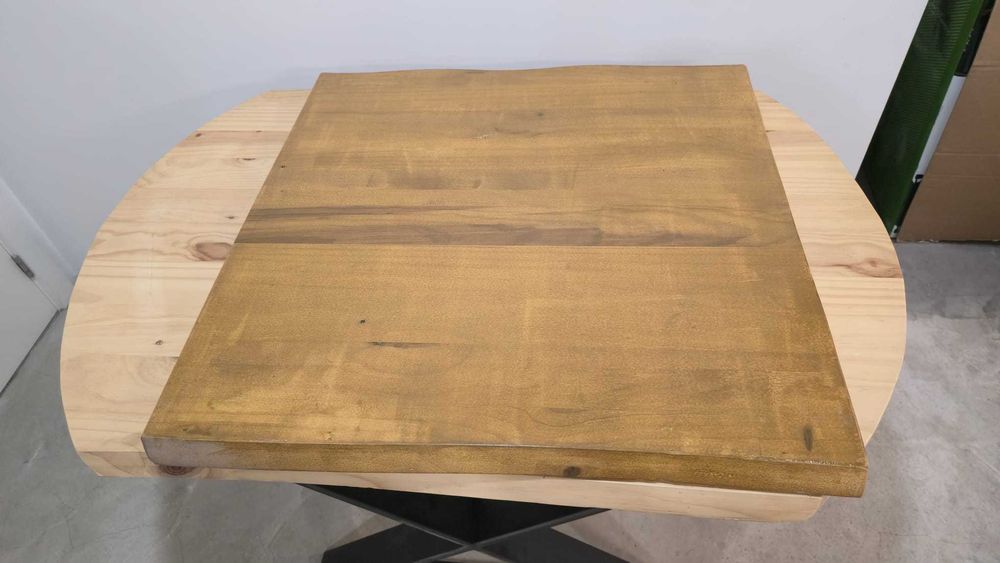 Mesa em madeira de pinho maciço com dois tampos
