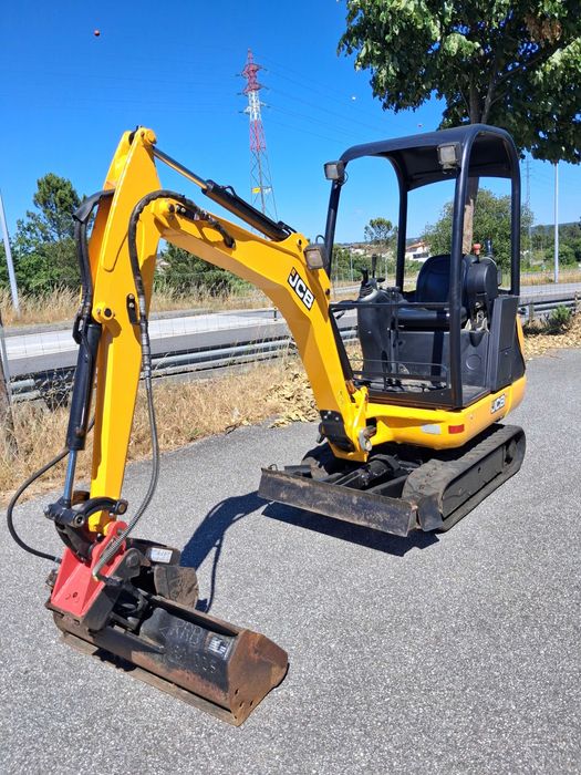 Mini Giratória / Mini Escavadora JCB 8018