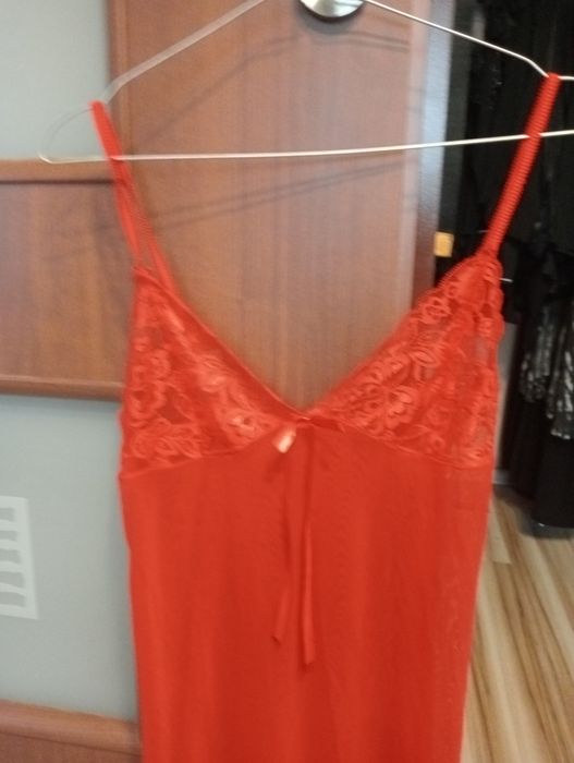 Czerwona haleczka koszulka nocna z koronką