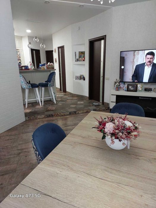 Продам квартиру-студію з двома кімнатами по вулиці Каховській.