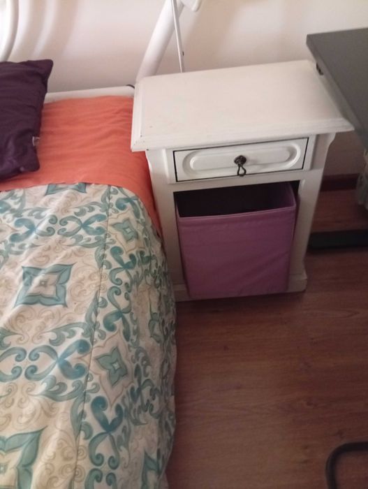 Cama de ferro em branco
