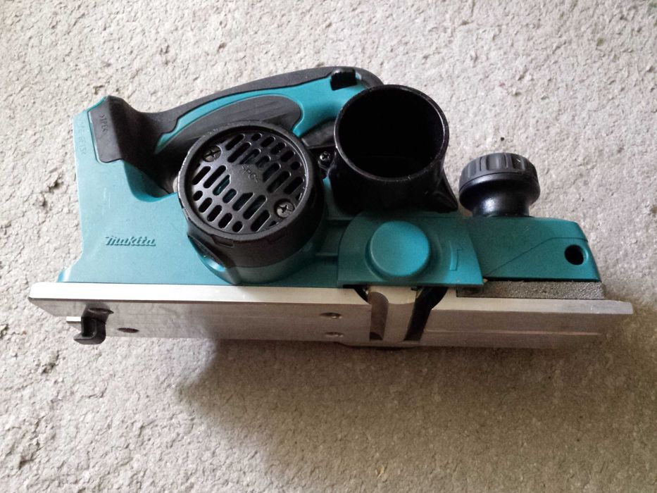 Makita DKP180 strug 18V LXT akumulatorowy do drewna 82mm hebel