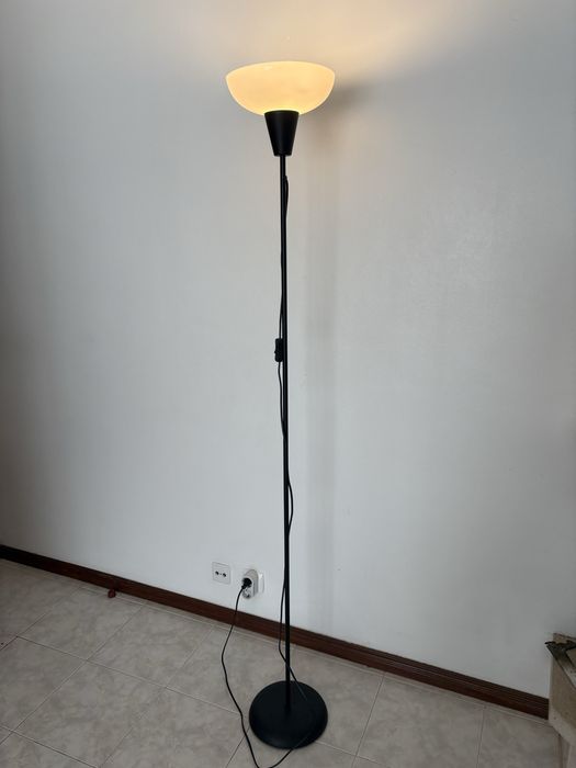 Candeeiro de pé da IKEA