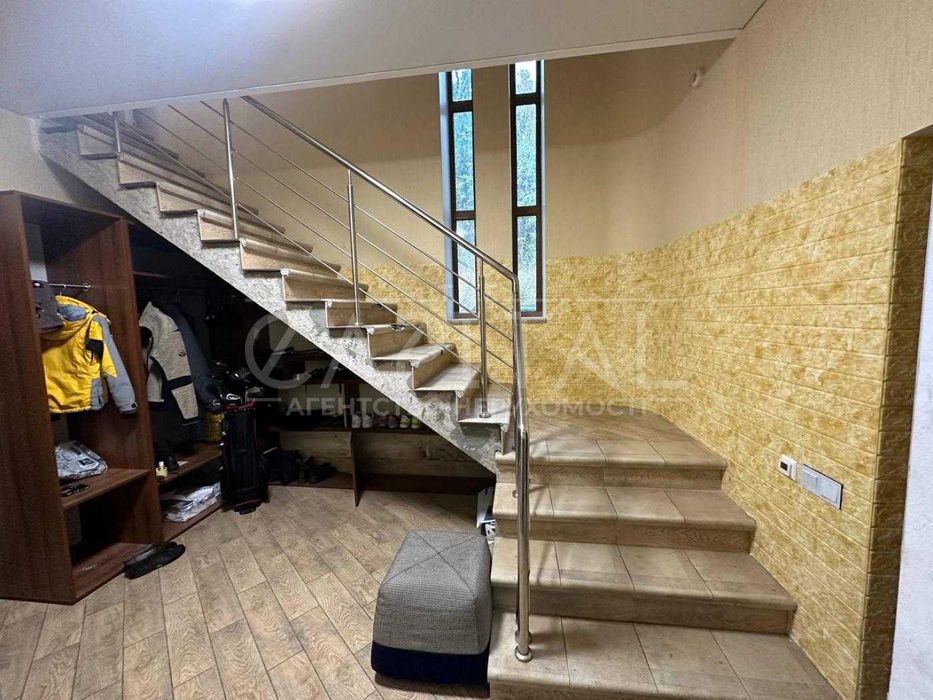 Оренда затишного будинку 300 м² у Лісниках, 30 соток землі