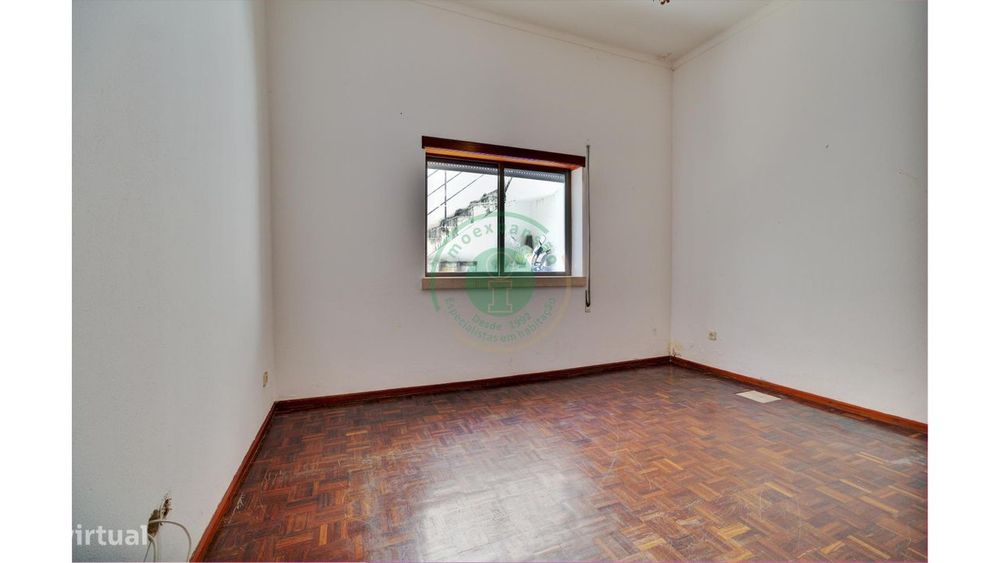 Moradia com 2 Pisos e Garagem