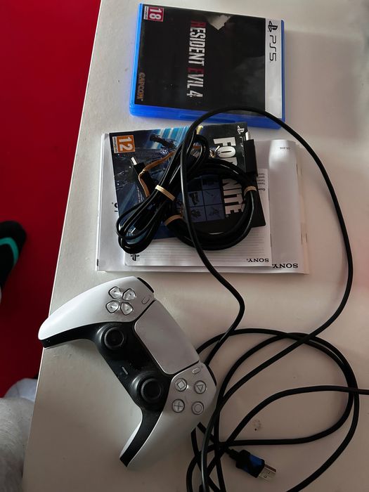 Playstation 5 edição padrão com leitor de disco, pouco usado.