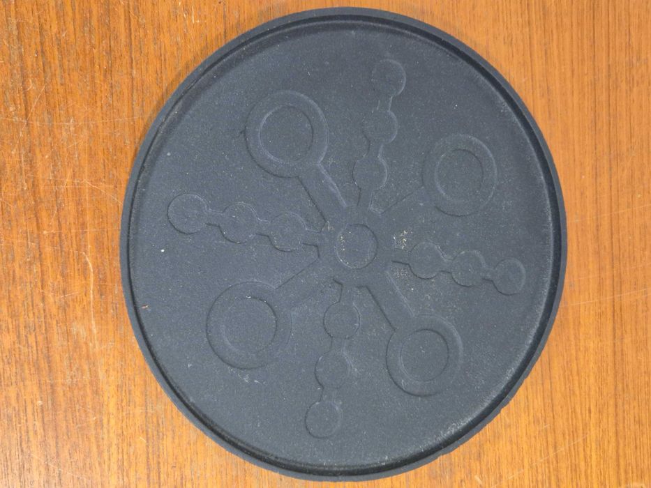 Metalowa taca pod świece