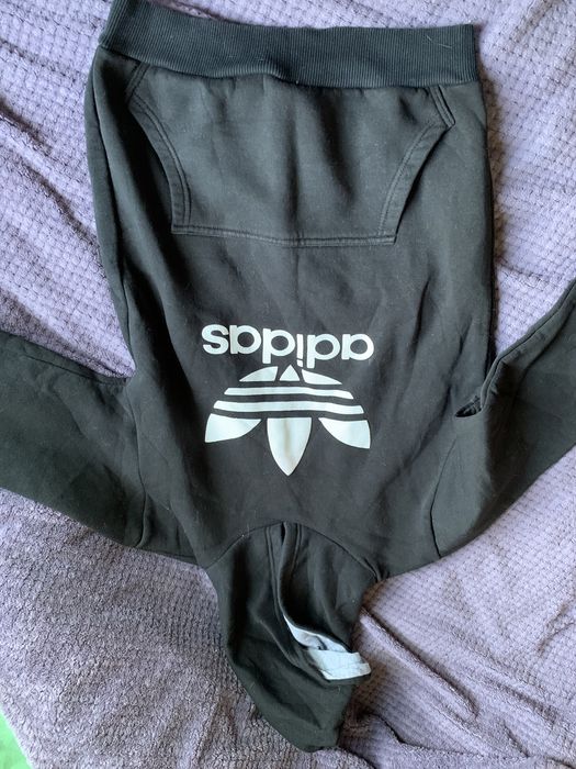 толстовка адідас чорна з капішоном