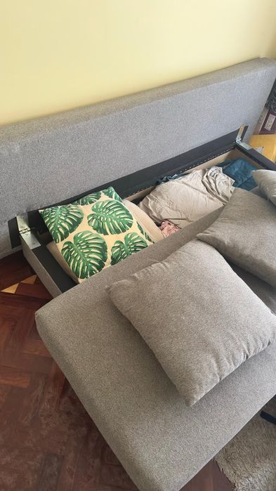 Sofá cama com arrumação
