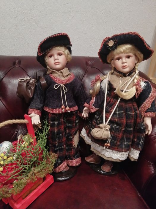 Пара фарфоровых кукол