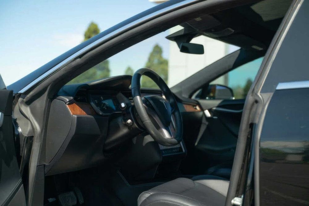 Tesla Model S      2018