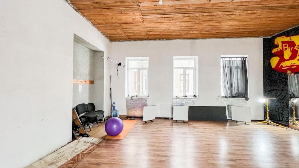 Продаж комерційного приміщення в центрі Дрогобича.