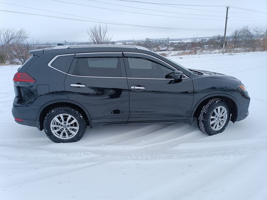 Автомобіль Nissan Rogue