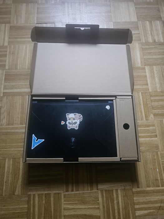 Laptop MSI Bravo 17 C7VE