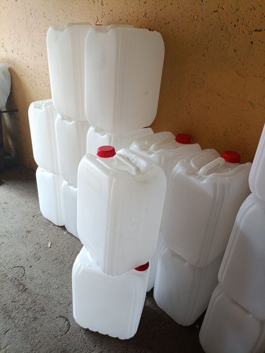 Канистры 23литровые б/у