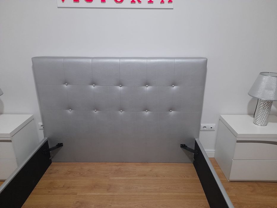 Cama estufada semi nova