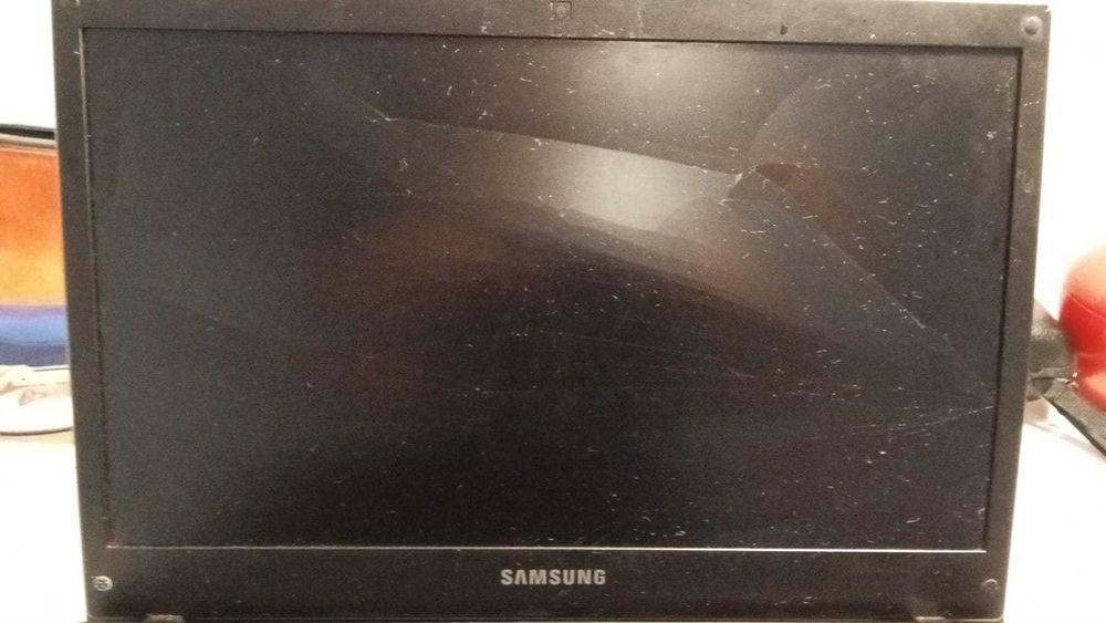 Portátil Samsung Core i5 – 13,3" – Windows 7 – ecrã danificado