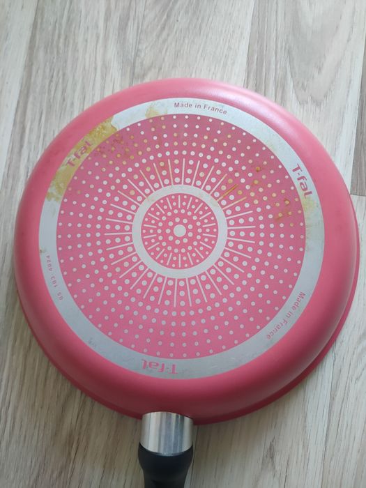 Patelnia Tefal Cranberry Red 28 cm nieprzywierająca, gazowa