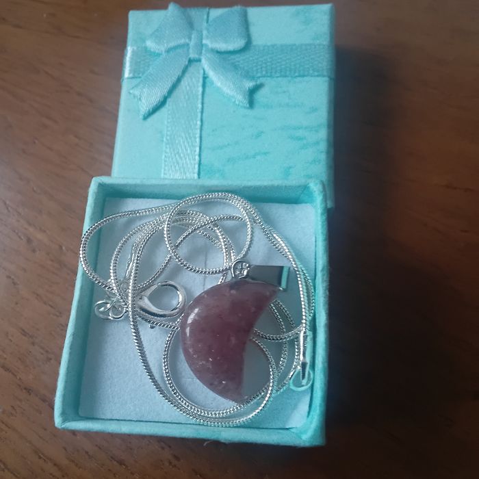 Fio em Prata com Quartzo Morango  Meia Lua