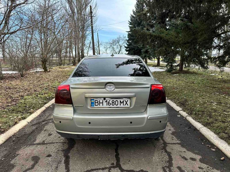 Toyota Avensis 1.8 АВТОМАТ 2003 год (газ/бензин)