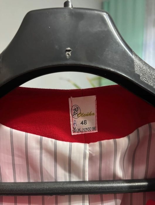 Czerwony elegancki żakiet / marynarka – klasyczna, dopasowana