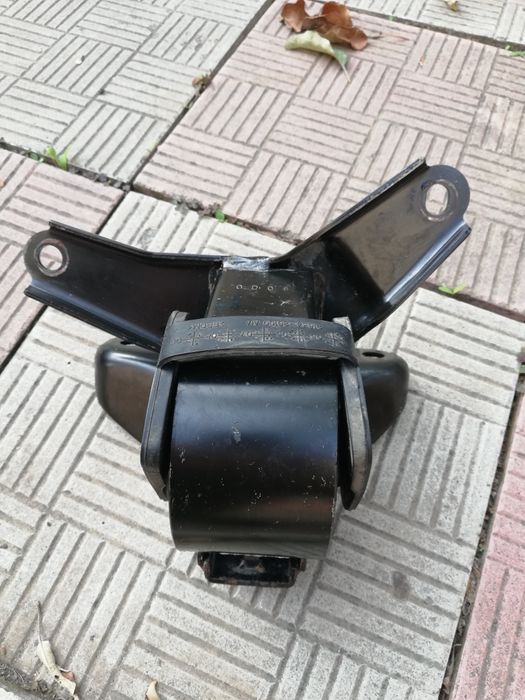 Подушка двигателя Kia Carens, Magentis