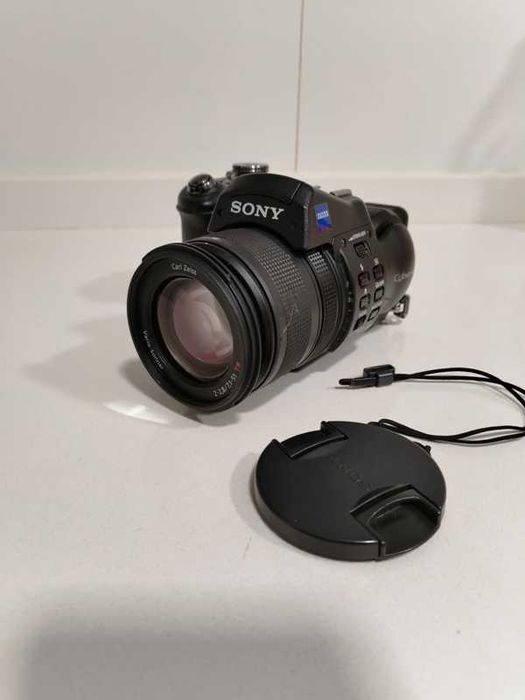 Vendo Sony Cibershot F828, para reparar ou peças.
