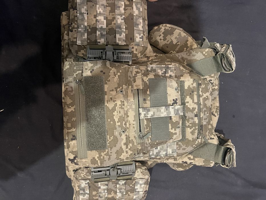 Бронежилет тактичний