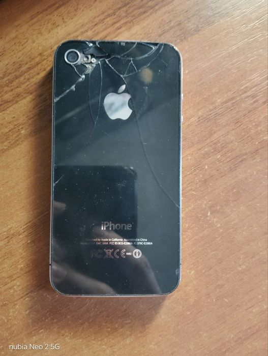 Продается айфон 4 и 5 в идеальном состоянии, рабочие с кабелем для 4