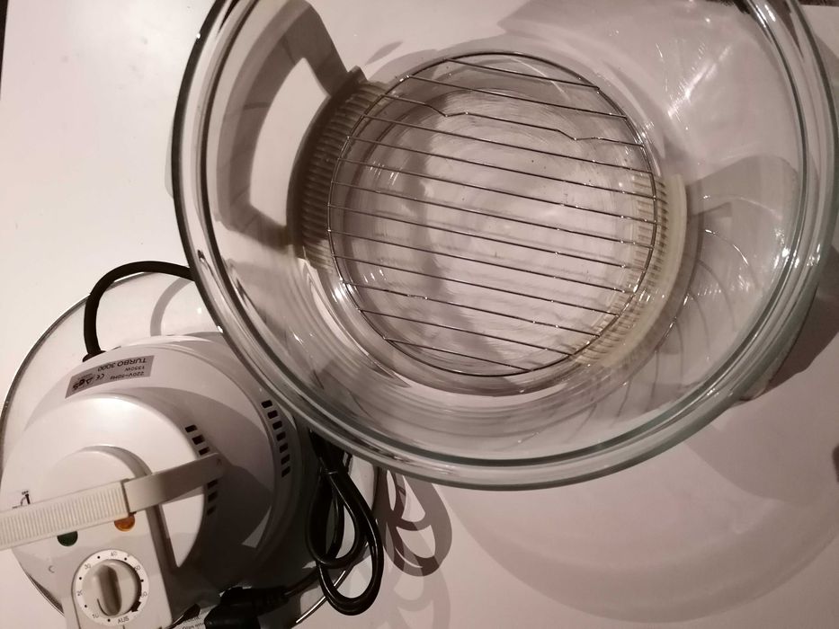 Forno ou grelhador elétrico a ar quente novo