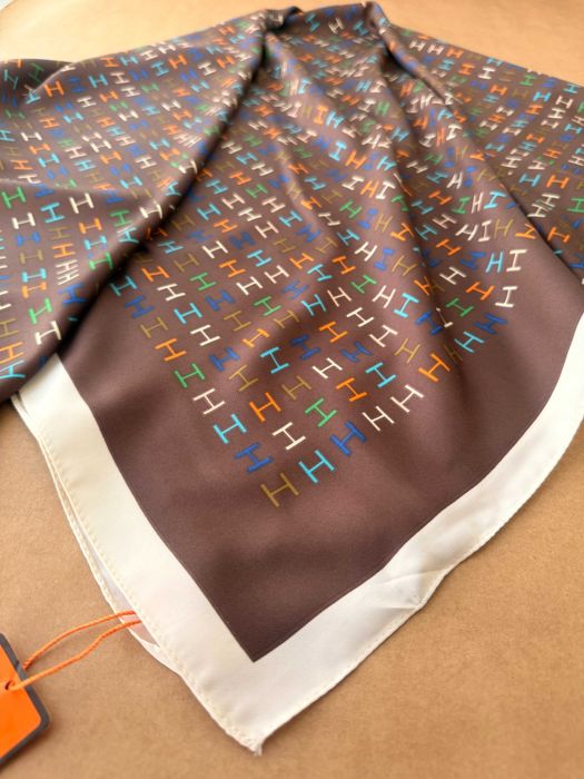 Стильна жіноча хустка в стилі Hermès 90x90 см