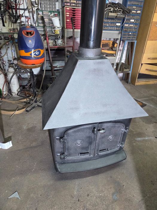 Salamandra em ferro fundido