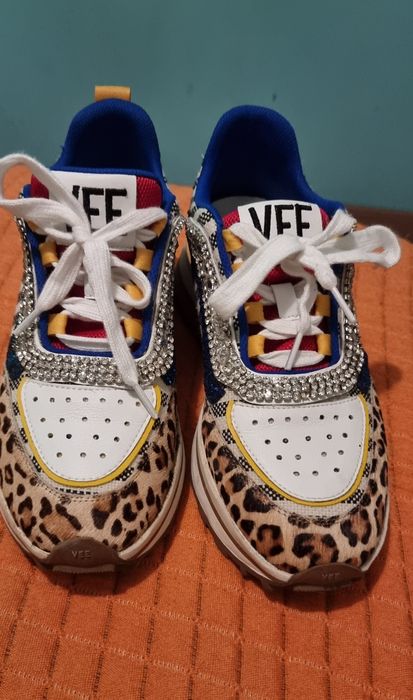 Ténis Emanuelle vee