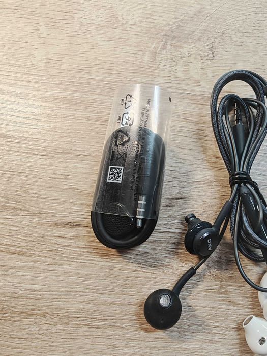 Słuchawki 6 szt. - AKG, Samsung, Sennheiser