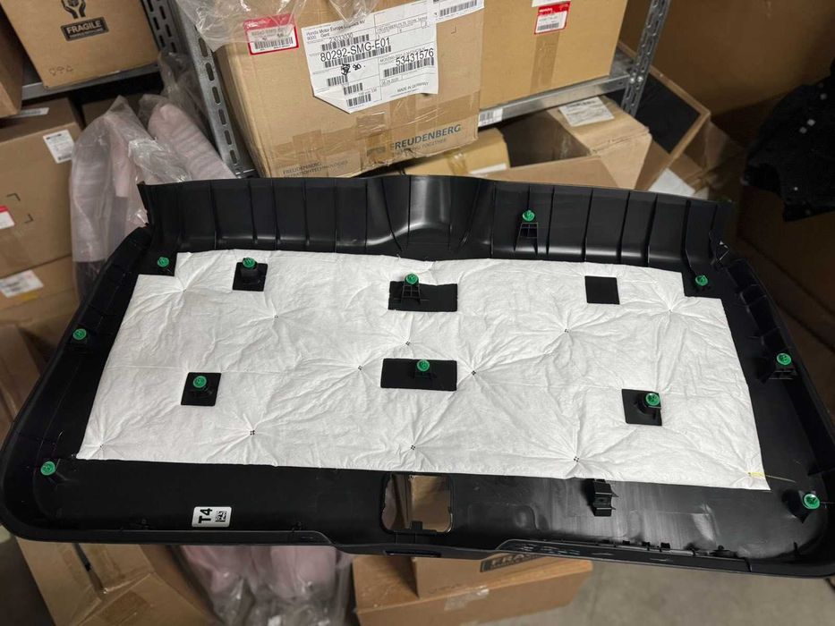 Обшивка кришки багажника Накладка Honda cr-V 2023 2024 2025 2026