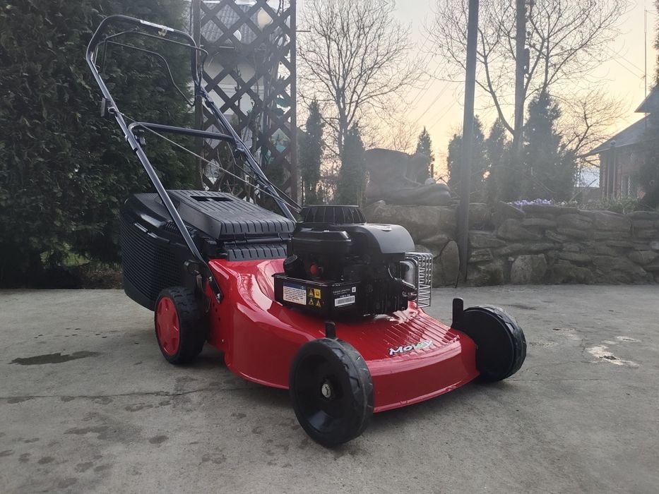 Бензинова самохідна газонокосарка Briggs Stratton 46cm