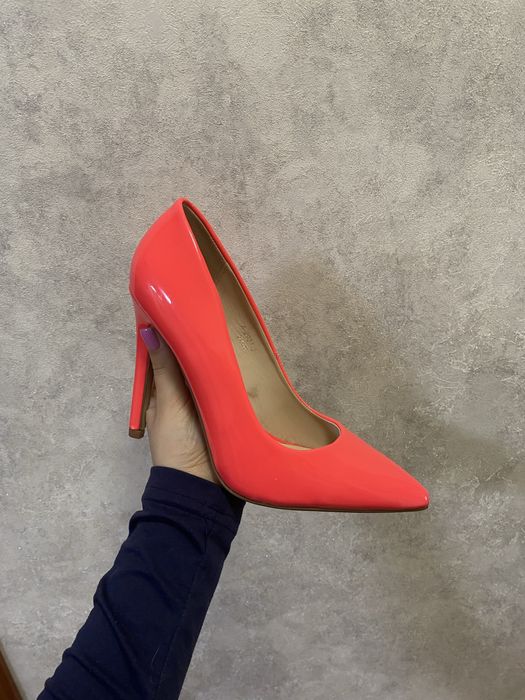 Підбори на шпильках