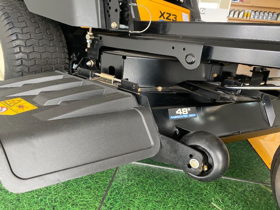 Traktor Ogrodowy Cub Cadet ZERO-TURN XZ3 122cm / V-Twin Kawasaki 24 km