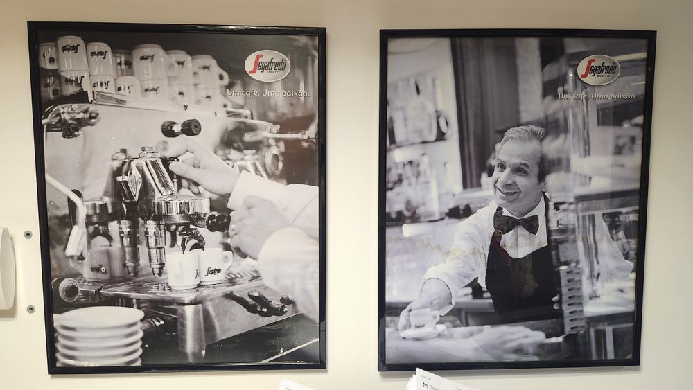 Vendo dois Quadros decorativos antigos Segrafredo Cafés
