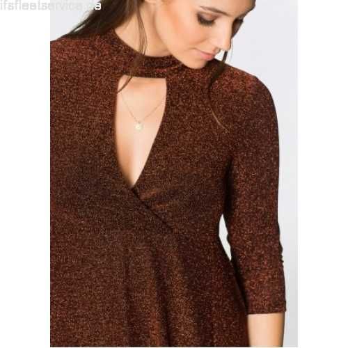 Elegancka brązowa sukienka z połyskiem, choker 38