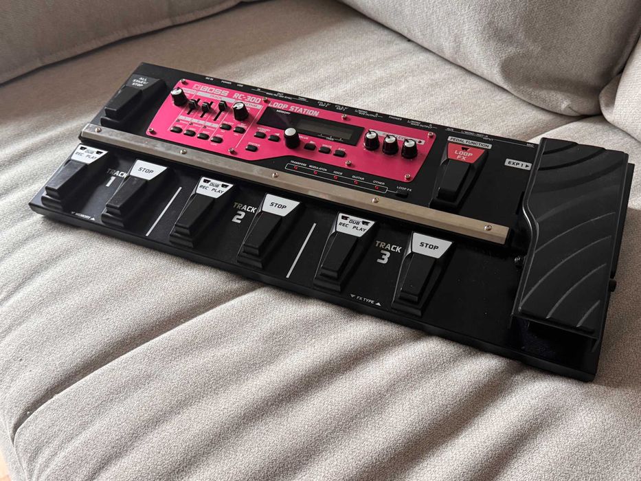 Boss RC-300 Loop Station + mala Thomman