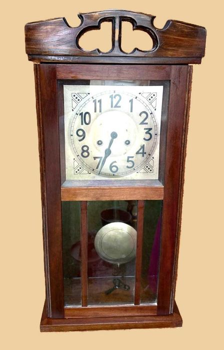 Relogio de sala antigo, a funcionar, em estado original