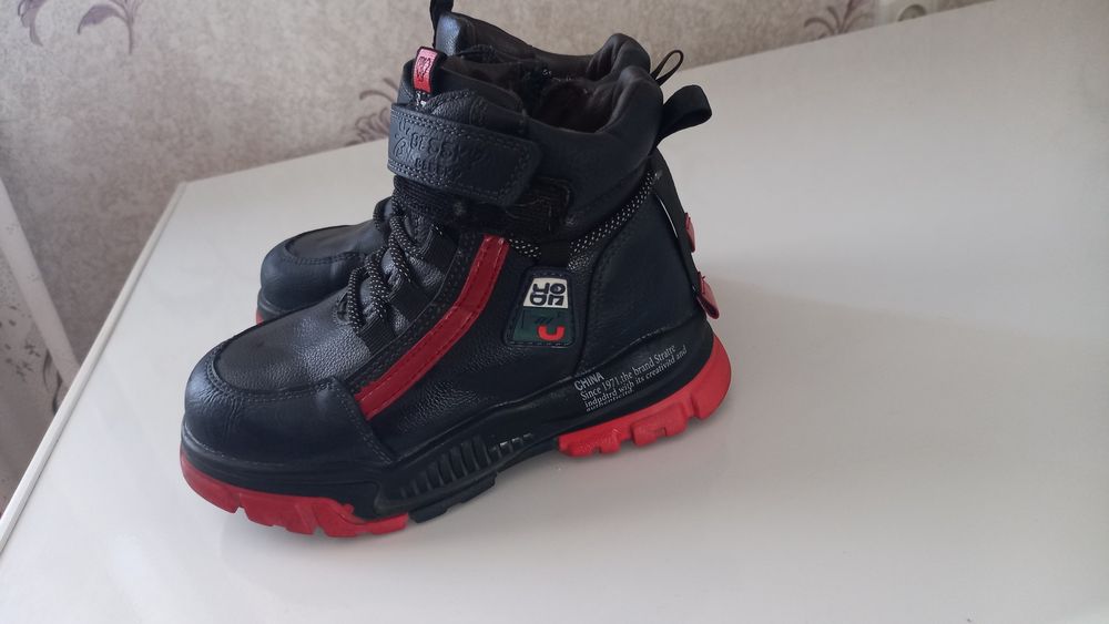 Продам ботинки для хлопчика!