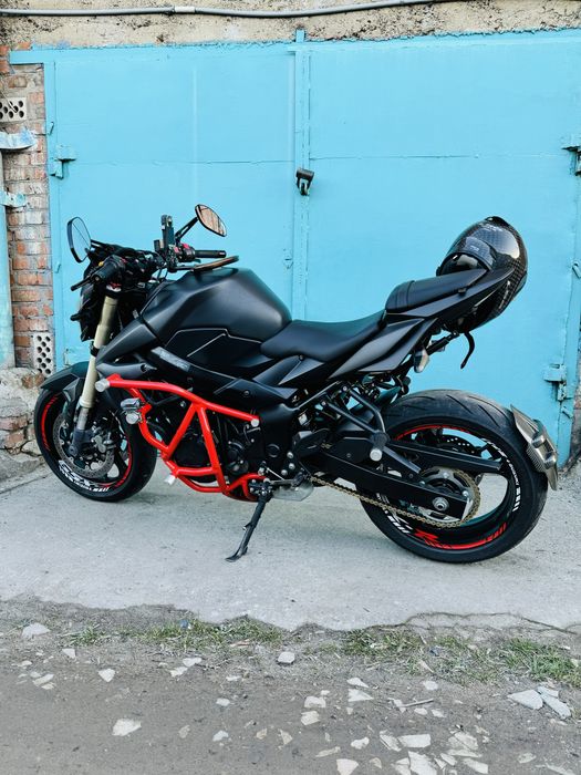 Suzuki gsx s 750